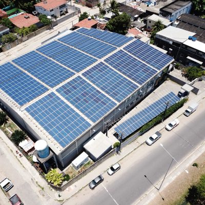 Energia solar 13/03/2019. Credito: Ironildo Machado/Insole/Divulgacao. Telhado solar instalado pela Insole na Mxm Grafica. (Energia solar)